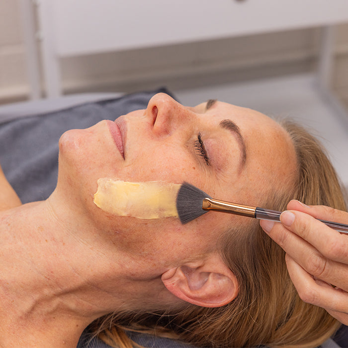 Tropical Mango mask in treatment
